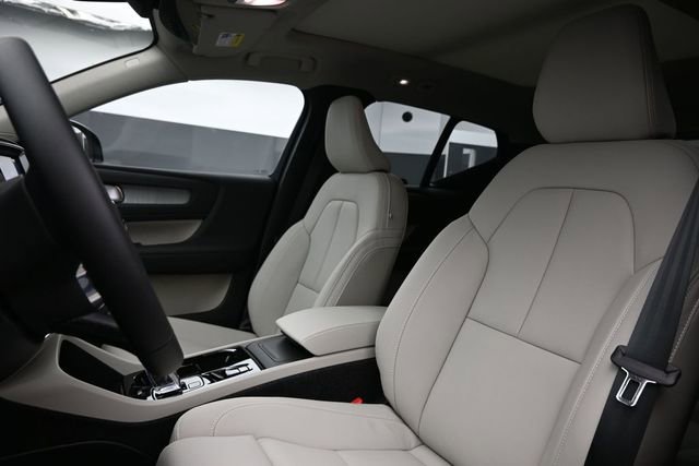 New 2026 Volvo XC40 B5 Plus w/ Climate Package AWD/4WD image 10