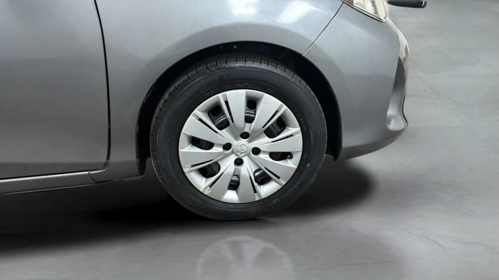 Used 2015 Toyota Yaris L FWD image 22