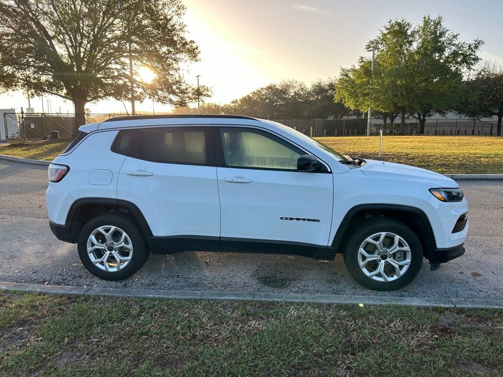Used 2025 Jeep Compass Latitude w/ Convenience Group image 6