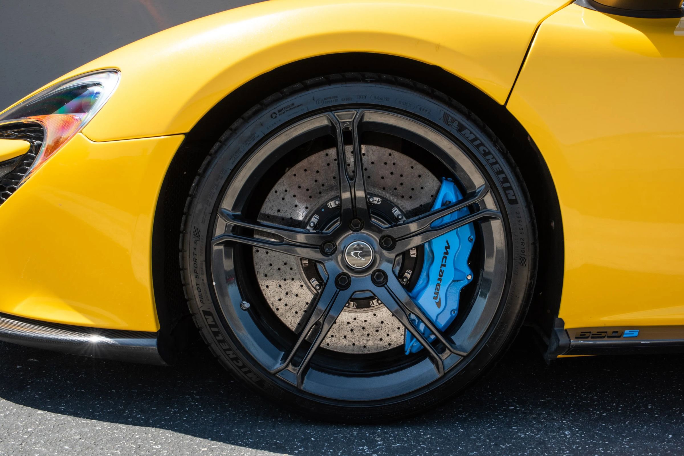 Used 2015 McLaren 650S Spider image 34