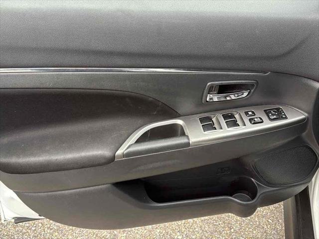 Used 2020 Mitsubishi Outlander Sport SE FWD image 16