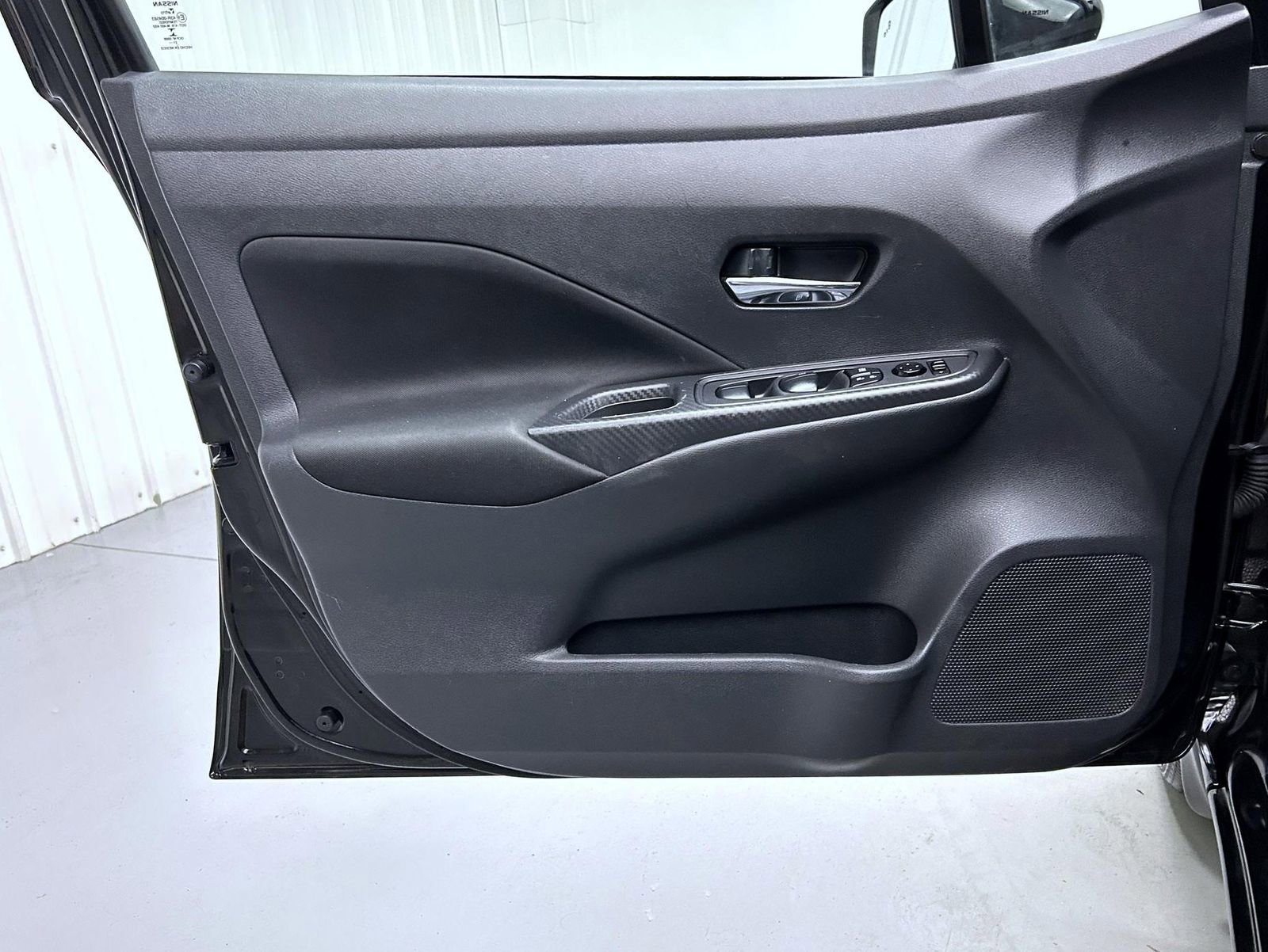 Used 2022 Nissan Versa SV FWD image 9