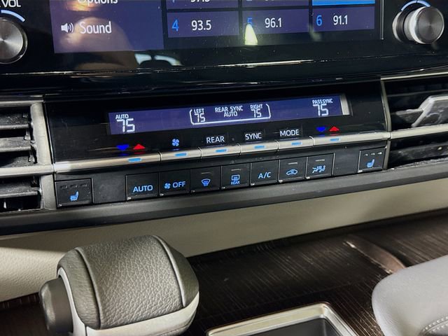 Used 2022 Toyota Sienna XLE image 18