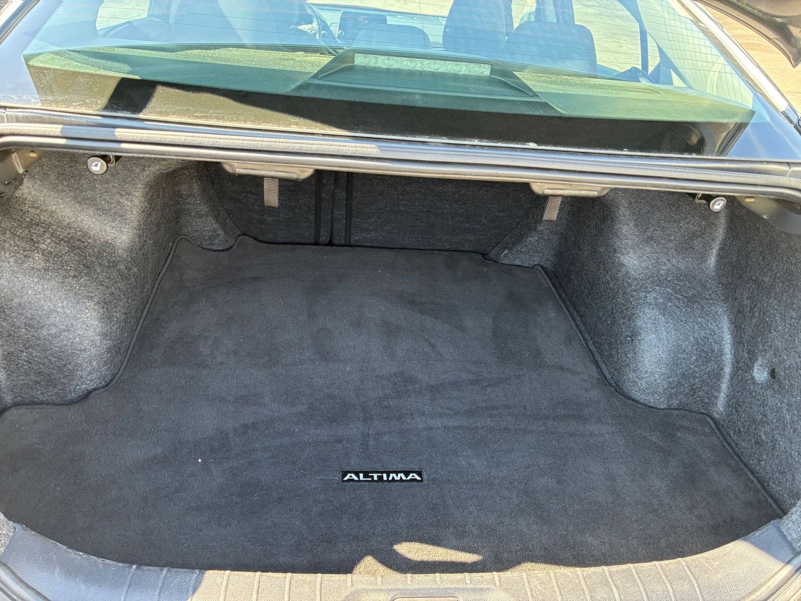 Used 2024 Nissan Altima 2.5 SV FWD image 31