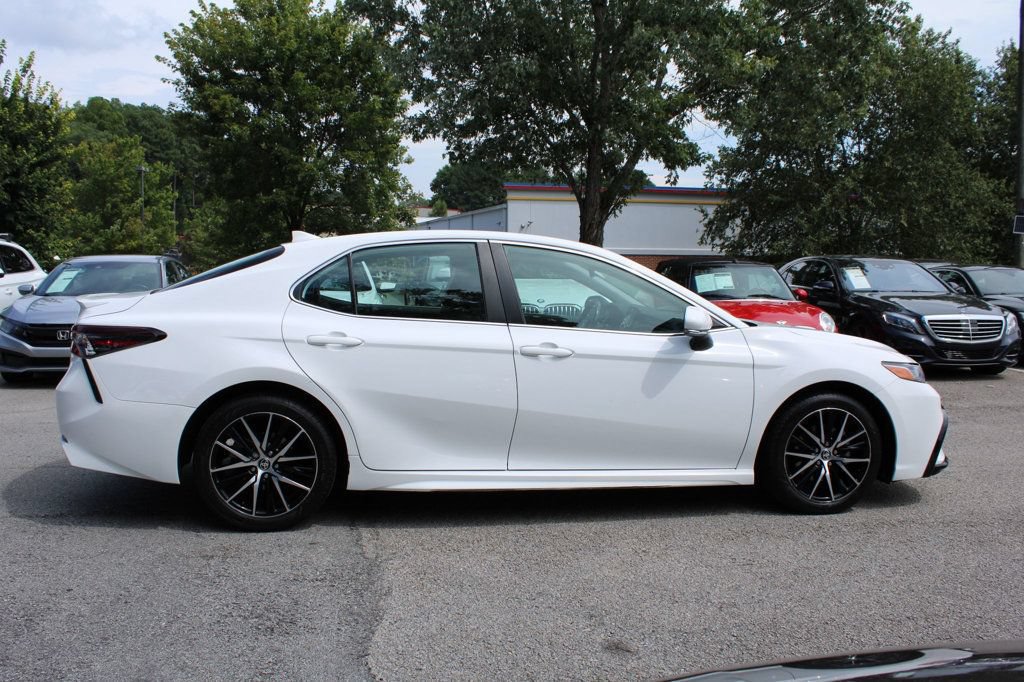 Used 2023 Toyota Camry SE FWD image 5