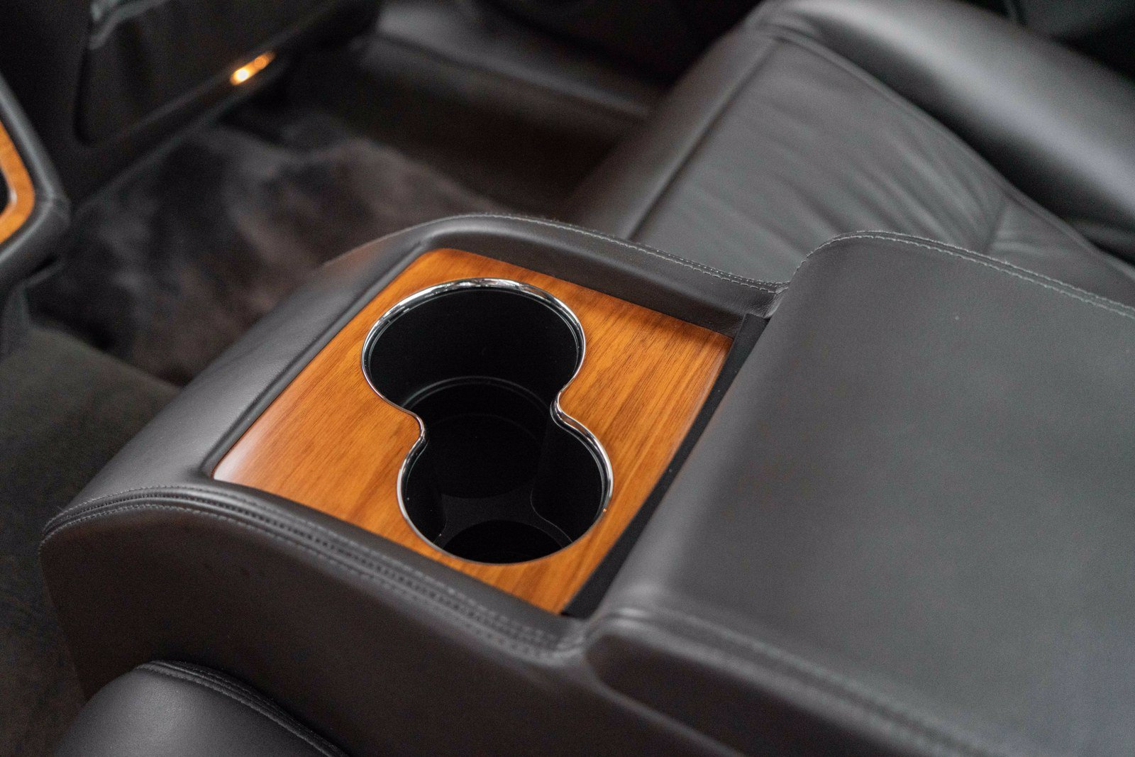 Used 2006 Jaguar XJ Vanden Plas Super V8 Portfolio RWD image 44