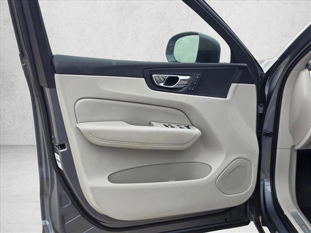 Used 2018 Volvo XC60 T6 Momentum w/ Convenience Package image 13