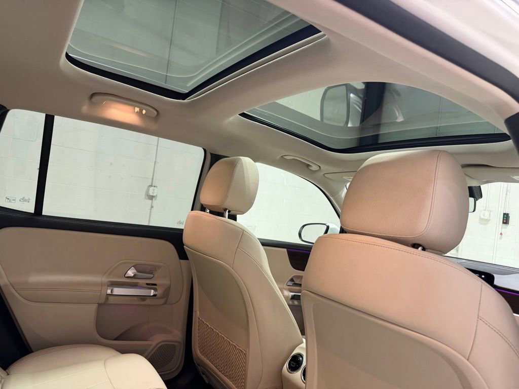 Used 2022 Mercedes-Benz GLB 250 4MATIC w/ Premium Package Lite image 40