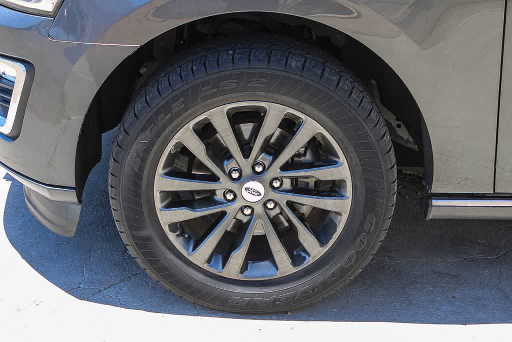 Used 2019 Ford Expedition Max Limited RWD image 5