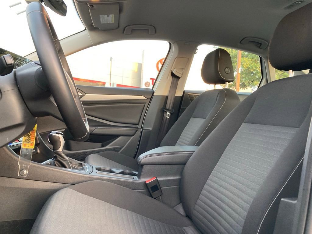 Used 2025 Volkswagen Jetta S image 10