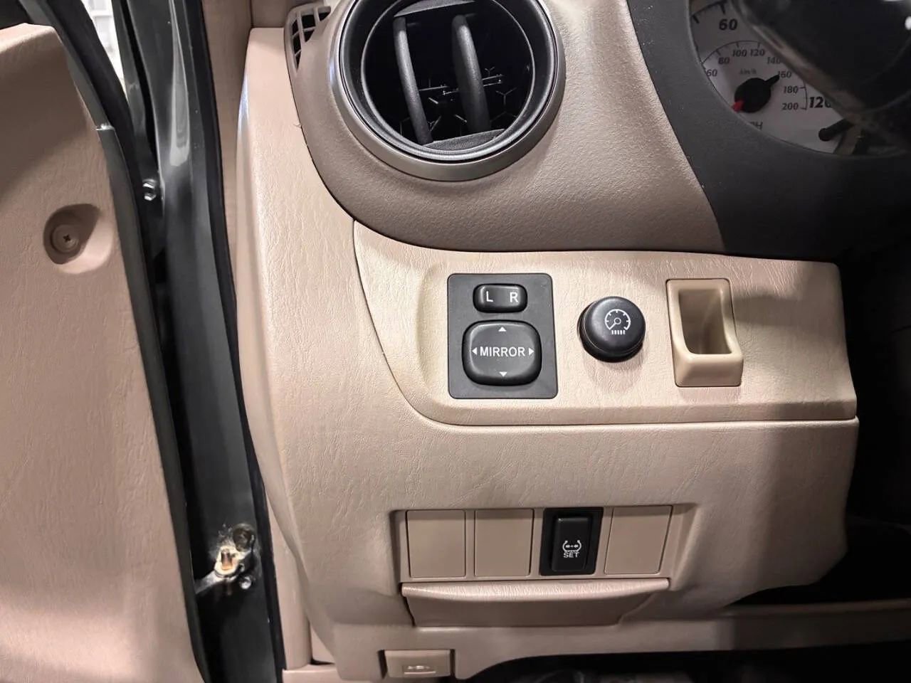 Used 2005 Toyota RAV4 4WD image 20