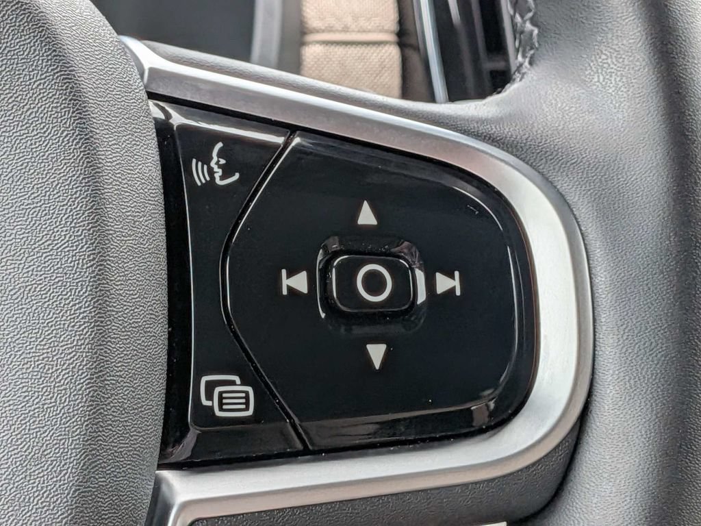 Certified 2026 Volvo XC90 B5 Plus w/ Protection Package Premier AWD/4WD image 38
