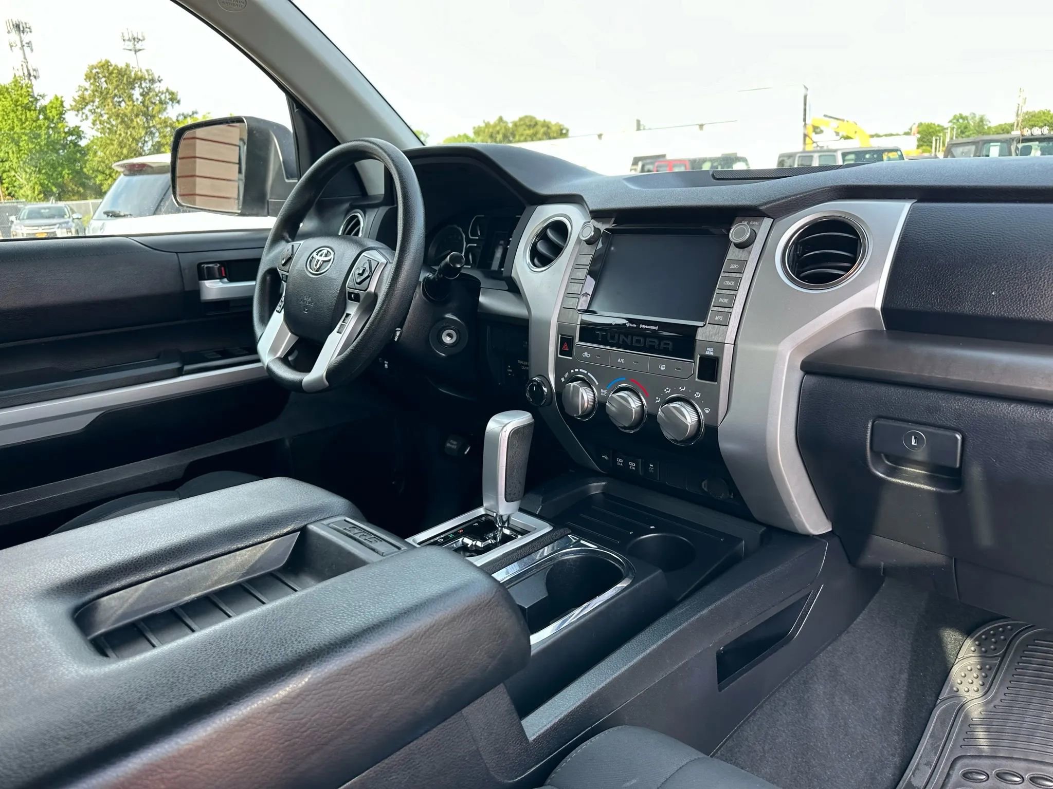 Used 2020 Toyota Tundra SR5 w/ SR5 Upgrade Package image 28