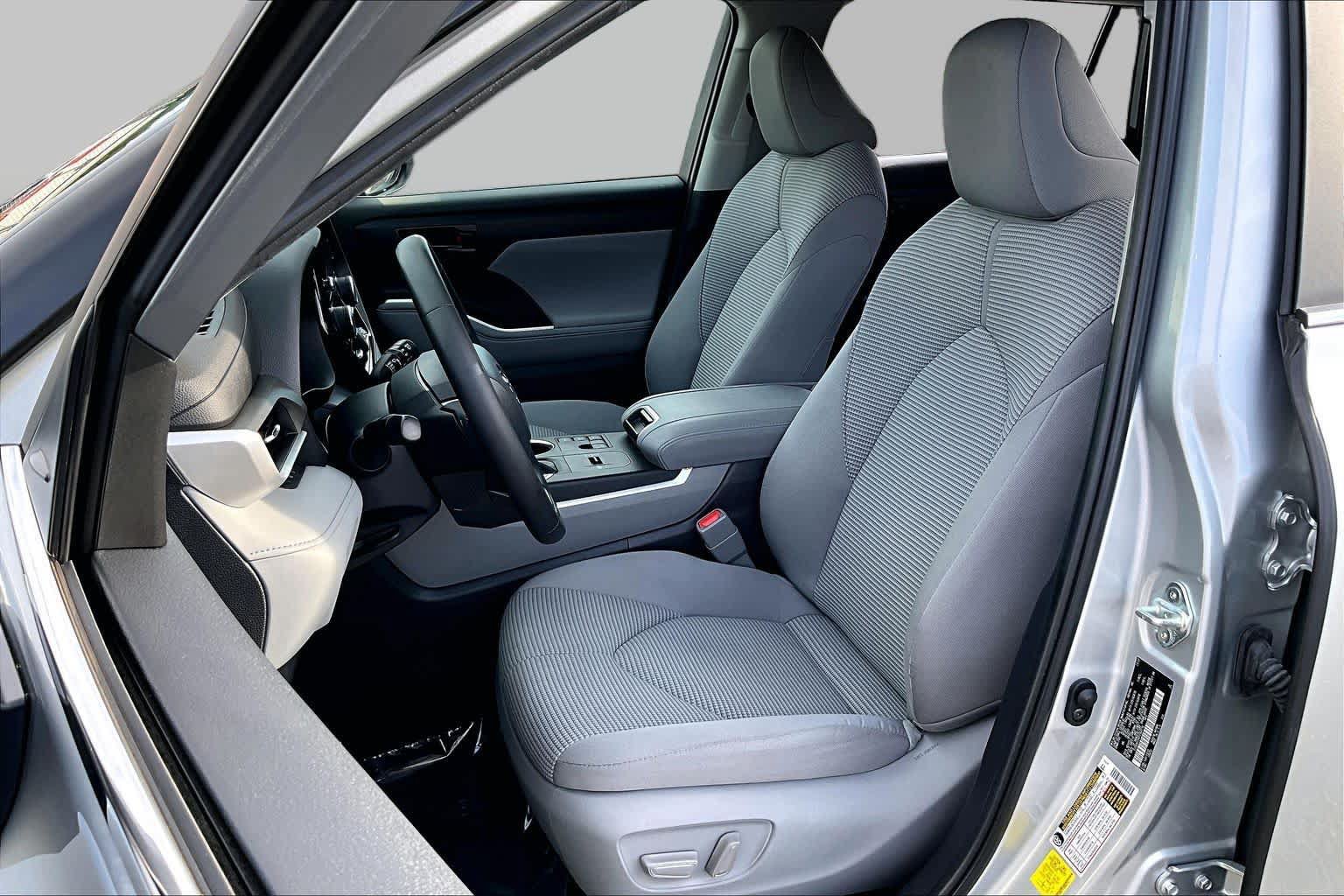 Used 2023 Toyota Highlander LE AWD/4WD image 8