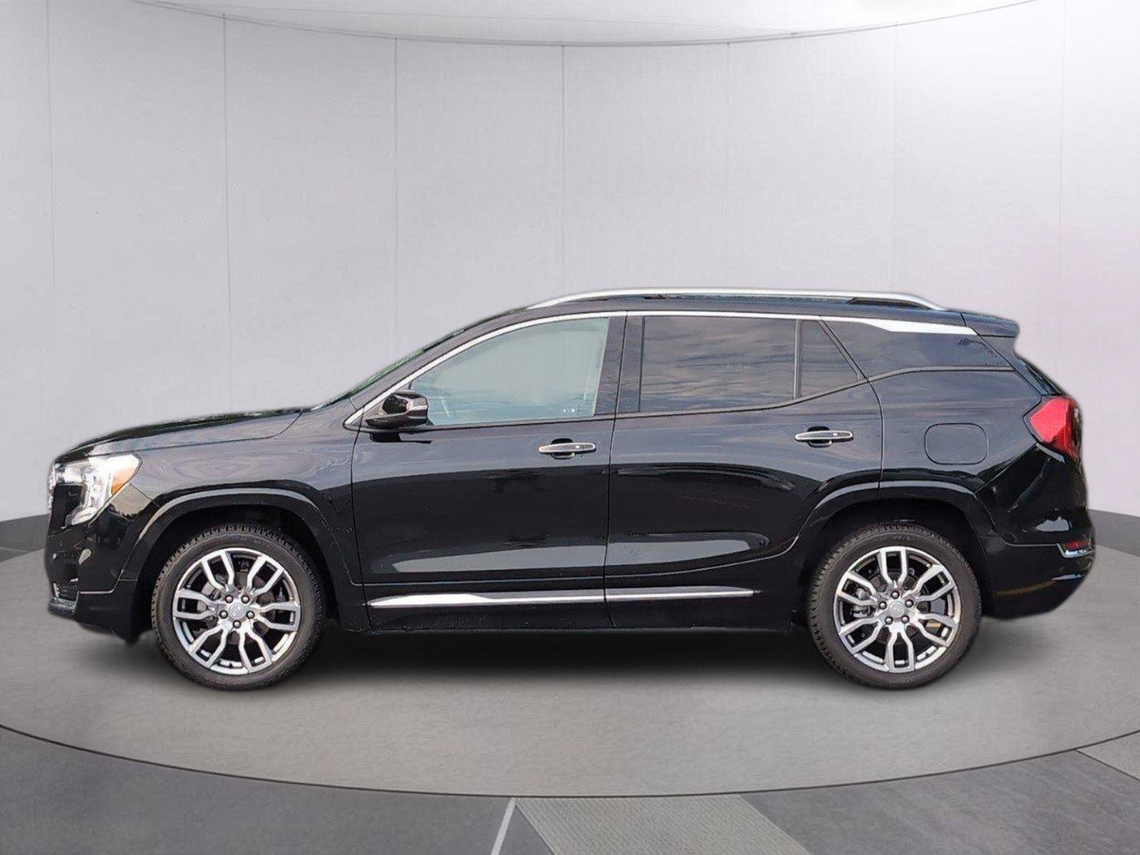Used 2023 GMC Terrain Denali AWD/4WD image 2