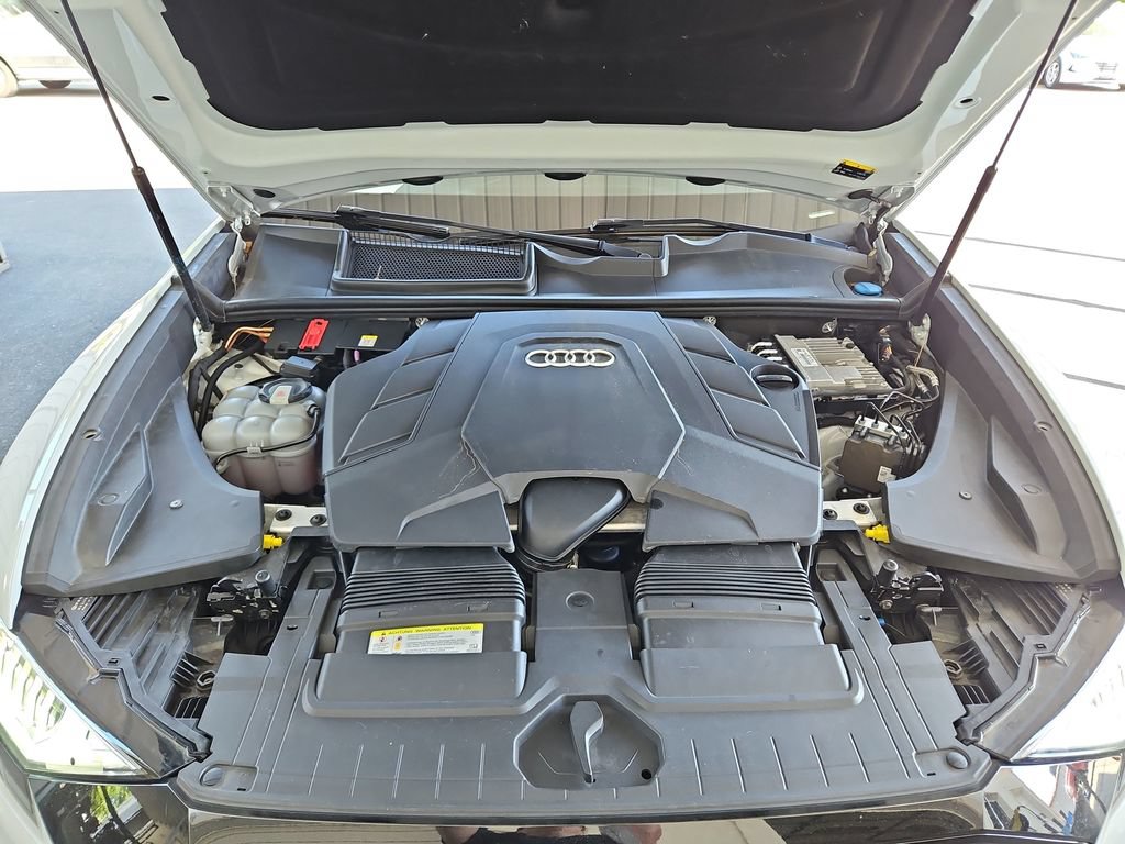 Used 2019 Audi Q8 Premium Plus w/ Premium Plus AWD/4WD image 37