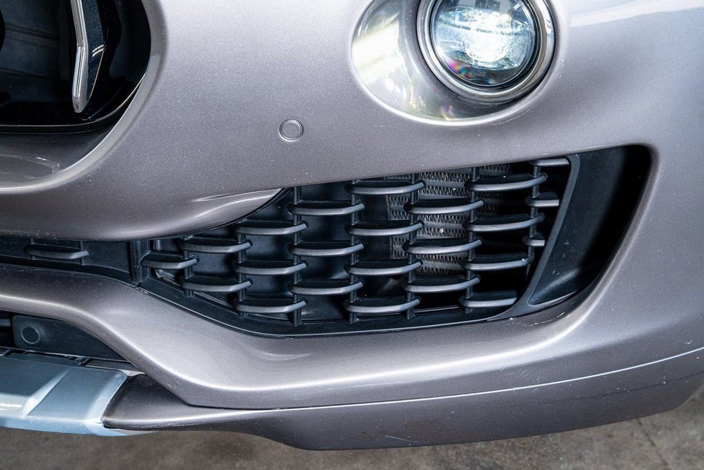 Used 2017 Maserati Levante w/ Luxury Package image 14