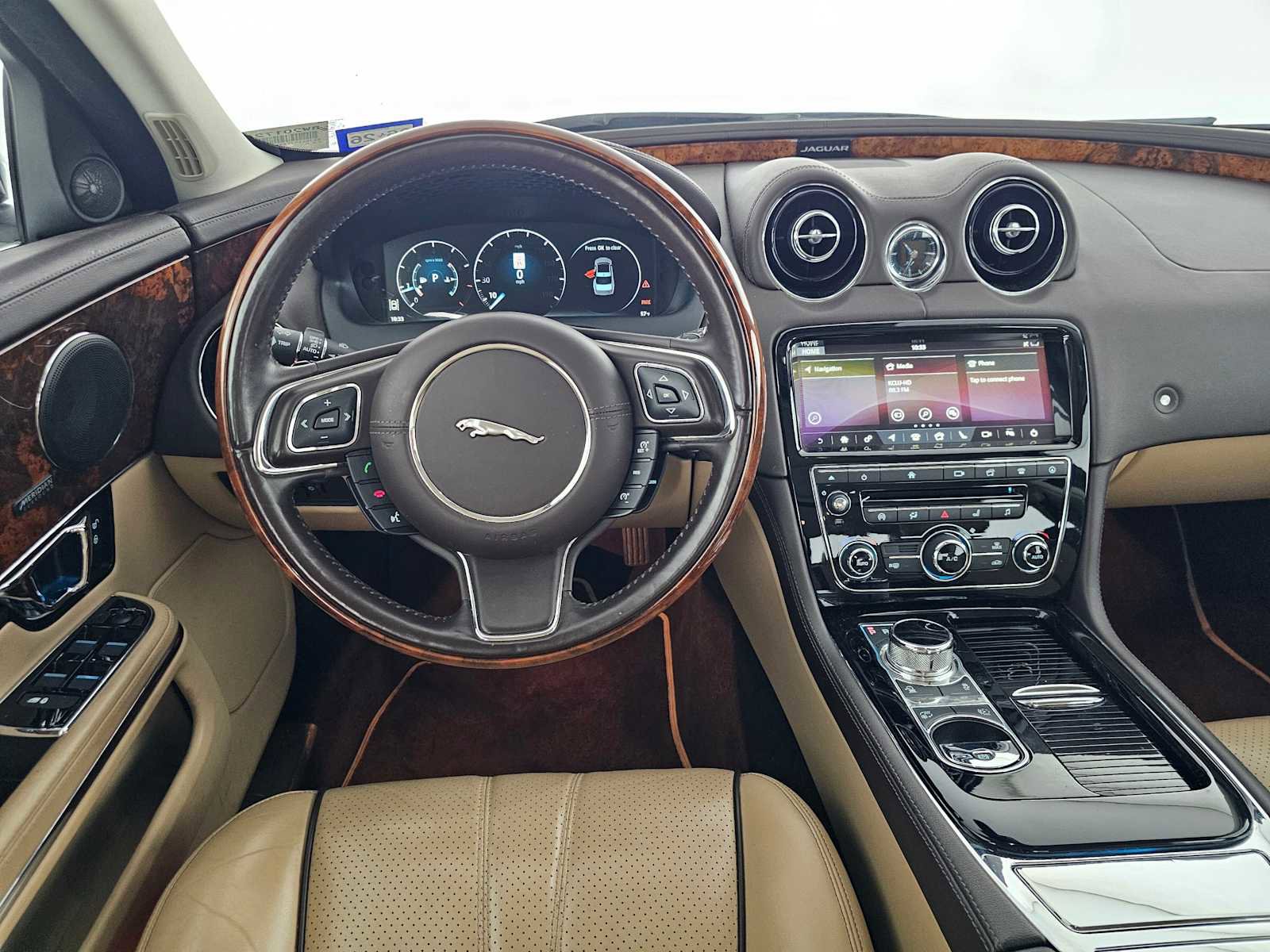 Used 2019 Jaguar XJ R-Sport image 18