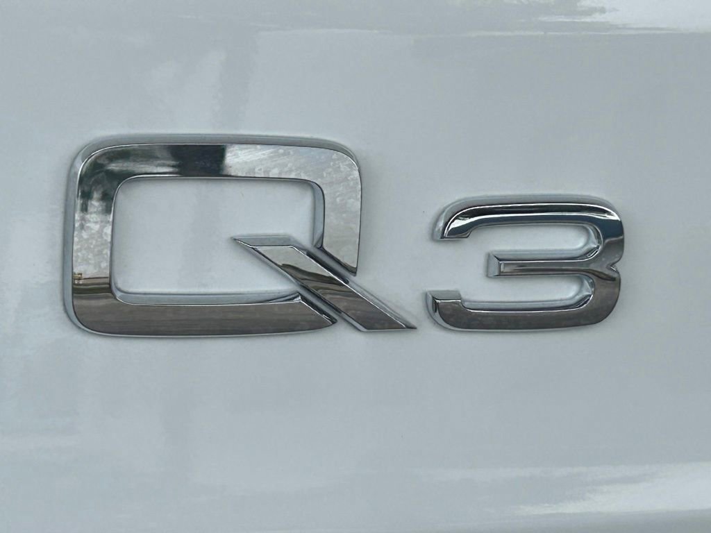 Used 2023 Audi Q3 2.0T Premium image 24