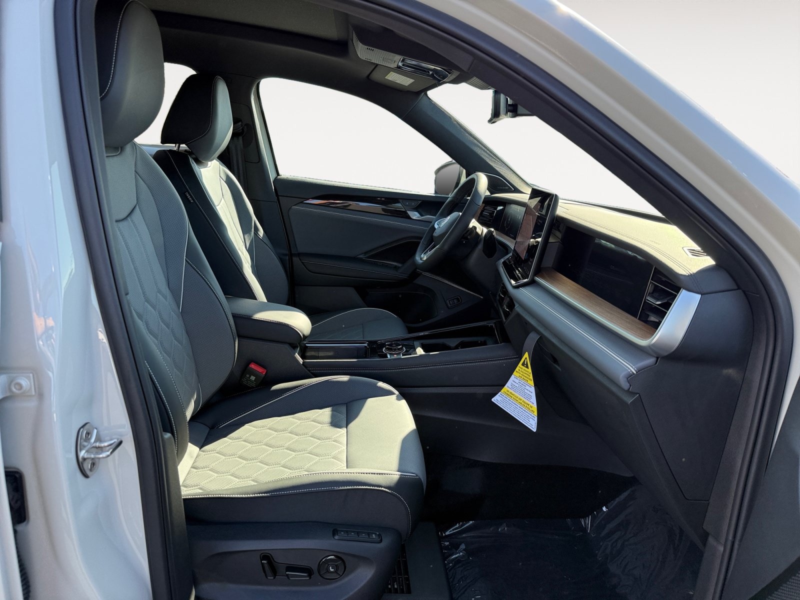 New 2026 Volkswagen Tiguan SEL R-Line AWD/4WD image 19