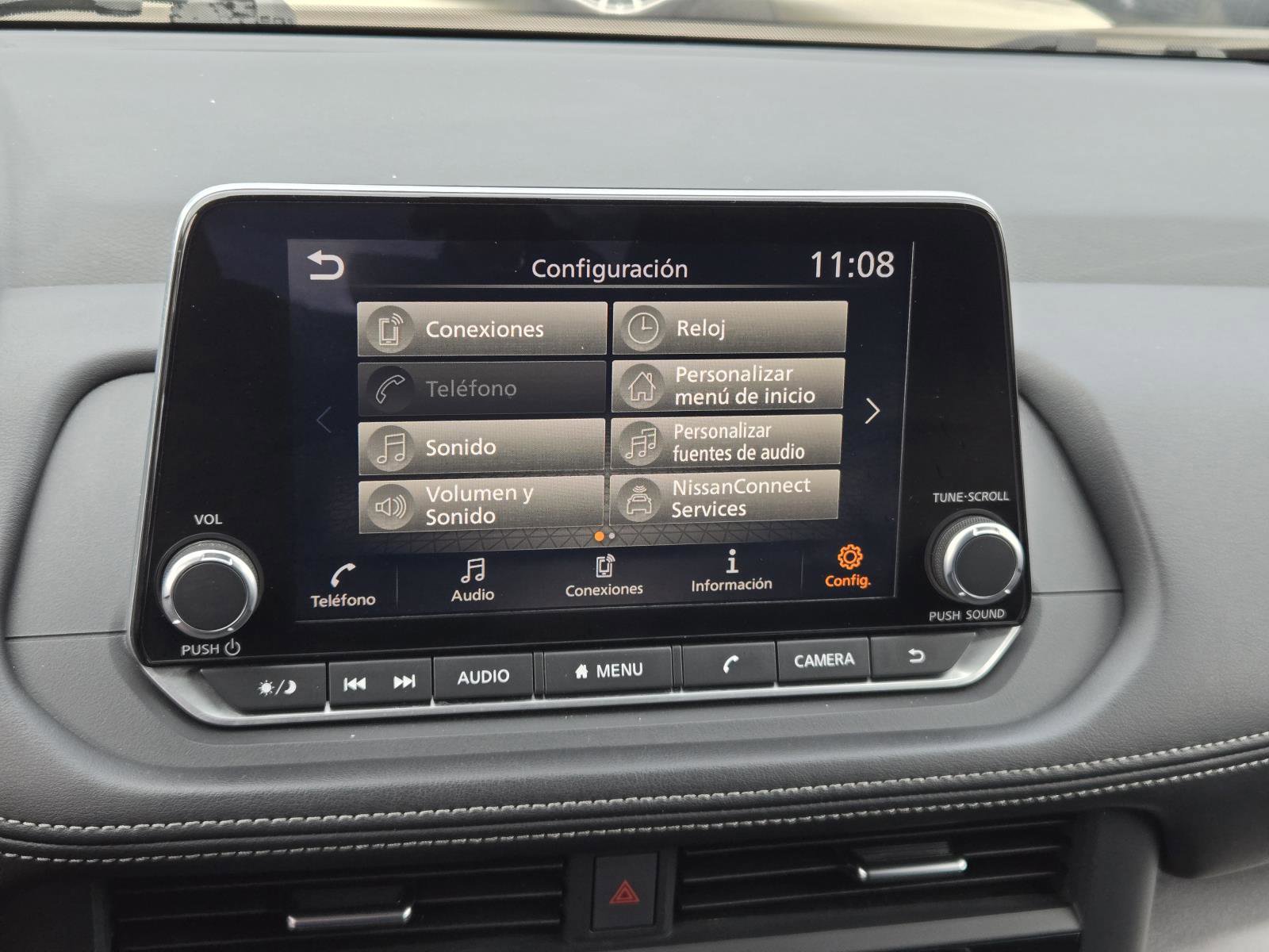 Used 2024 Nissan Rogue SV FWD image 7