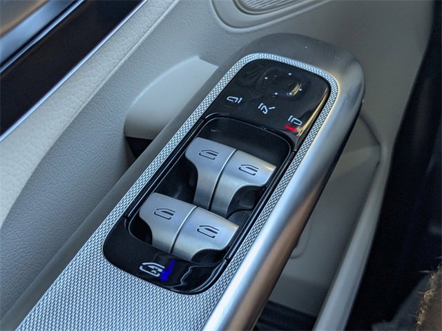 Used 2025 Mercedes-Benz GLC 300 image 25