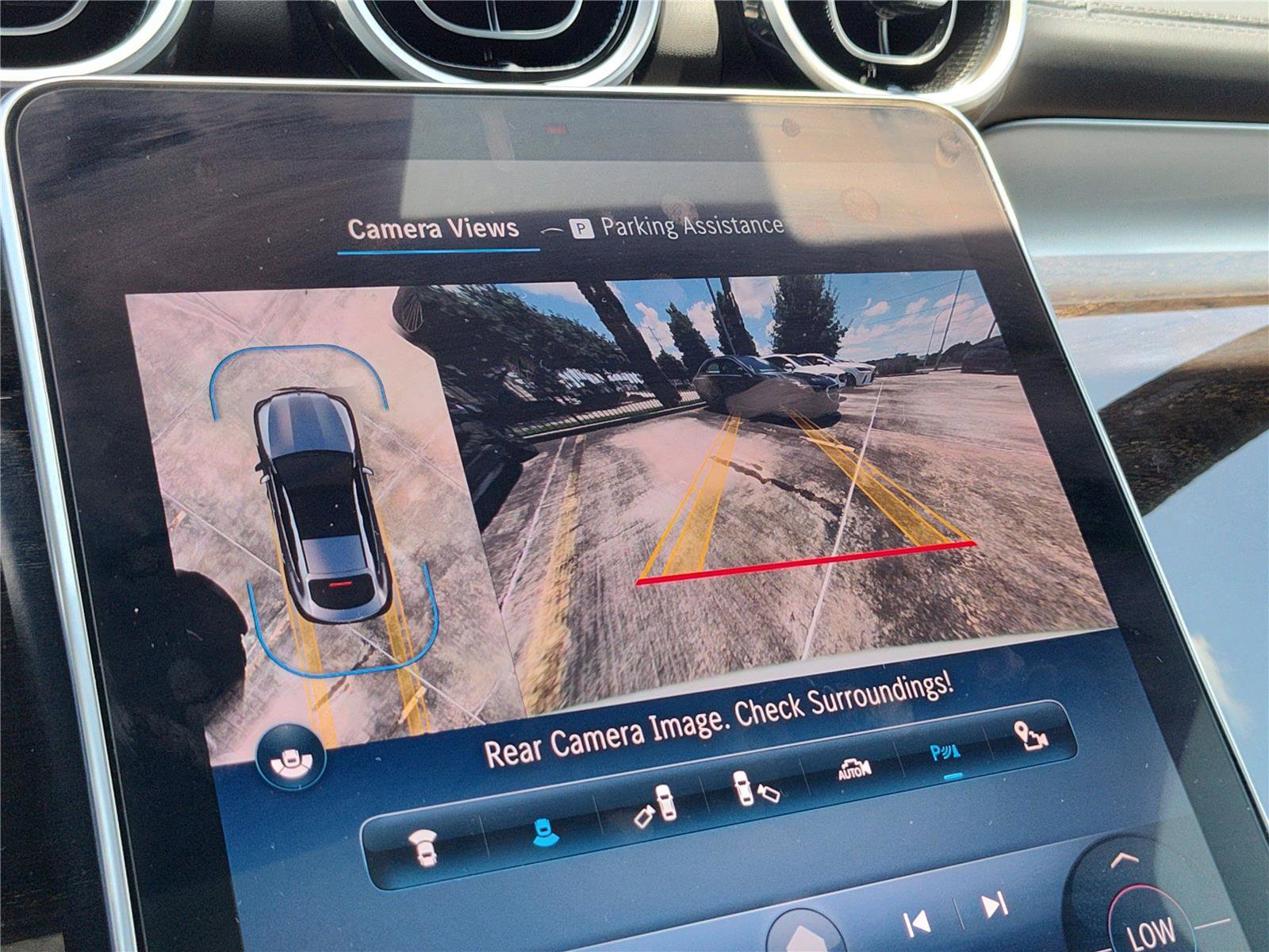 Used 2024 Mercedes-Benz GLC 300 4MATIC image 29