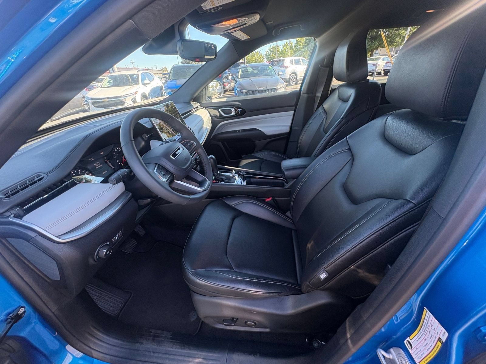 Used 2025 Jeep Compass Limited AWD/4WD image 28