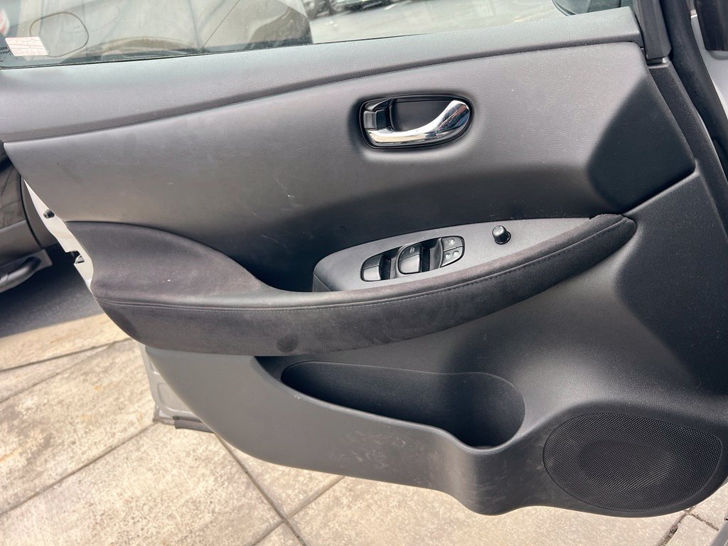 Used 2013 Nissan Leaf S FWD image 17