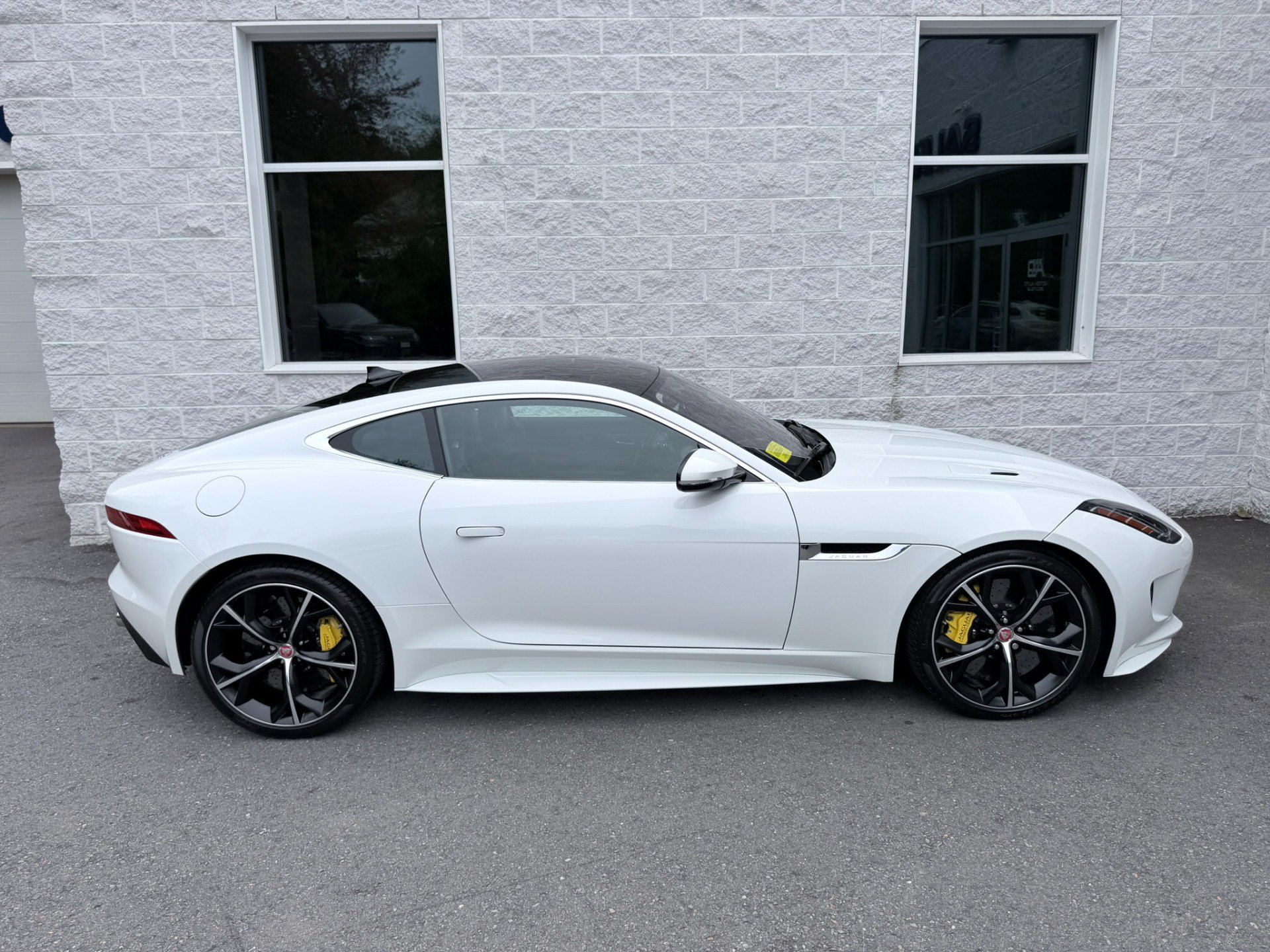 Used 2017 Jaguar F-TYPE R AWD/4WD image 34