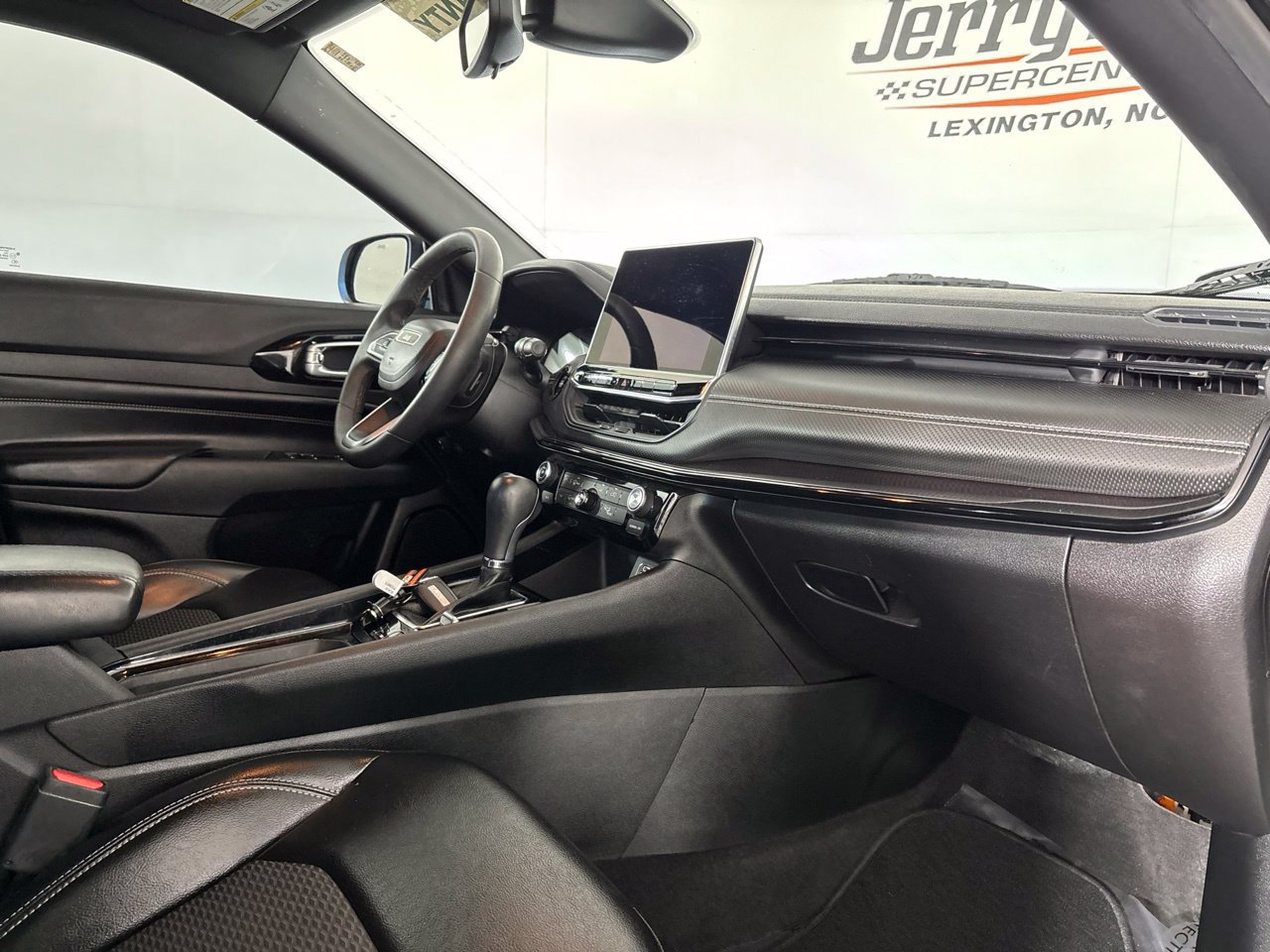 Used 2023 Jeep Compass Latitude AWD/4WD image 31