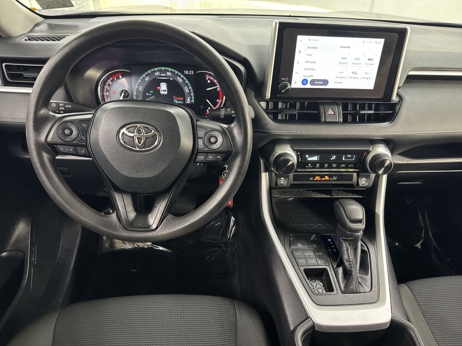 Used 2024 Toyota RAV4 LE AWD/4WD image 35