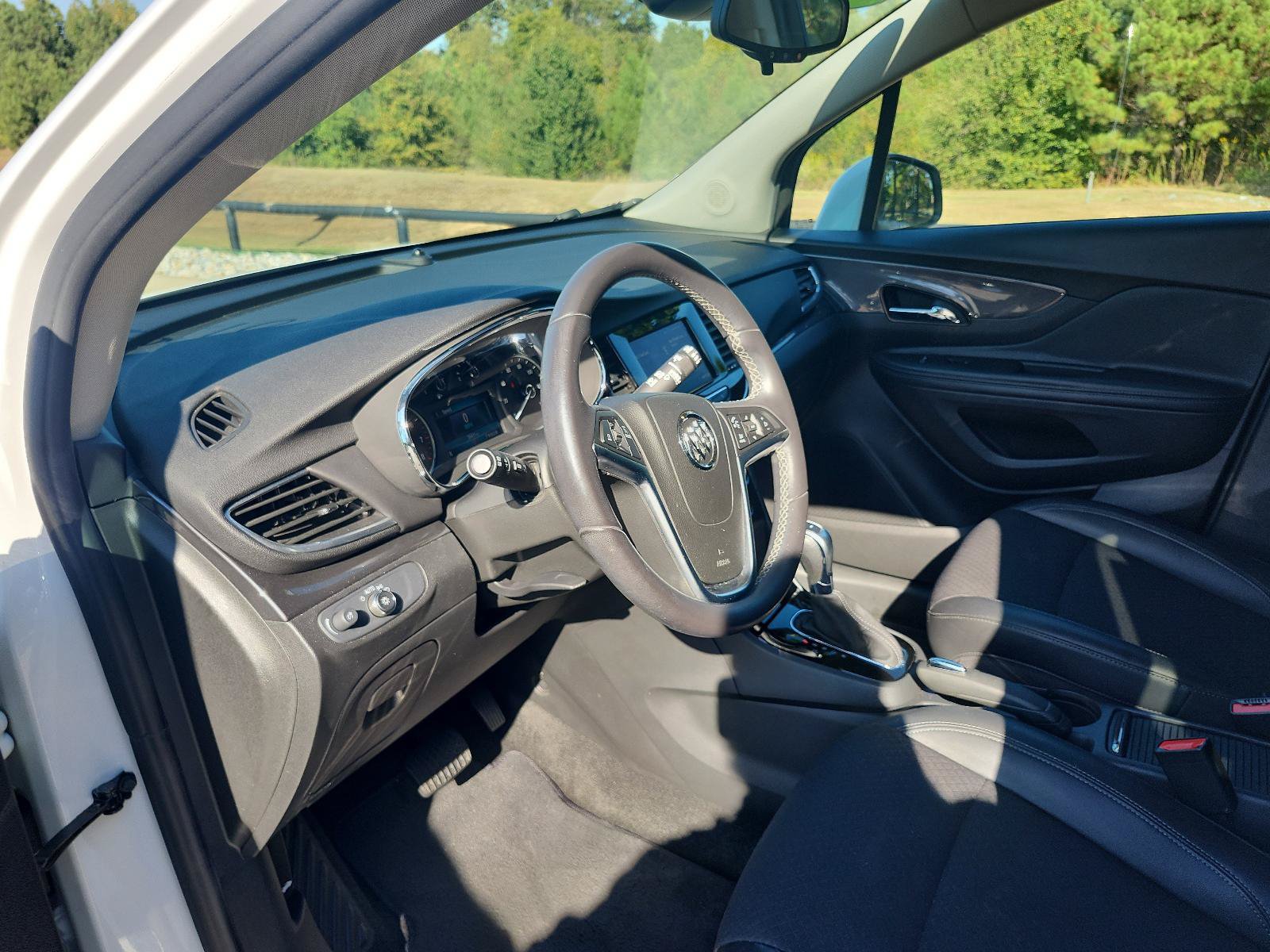 Used 2022 Buick Encore Preferred AWD/4WD image 11