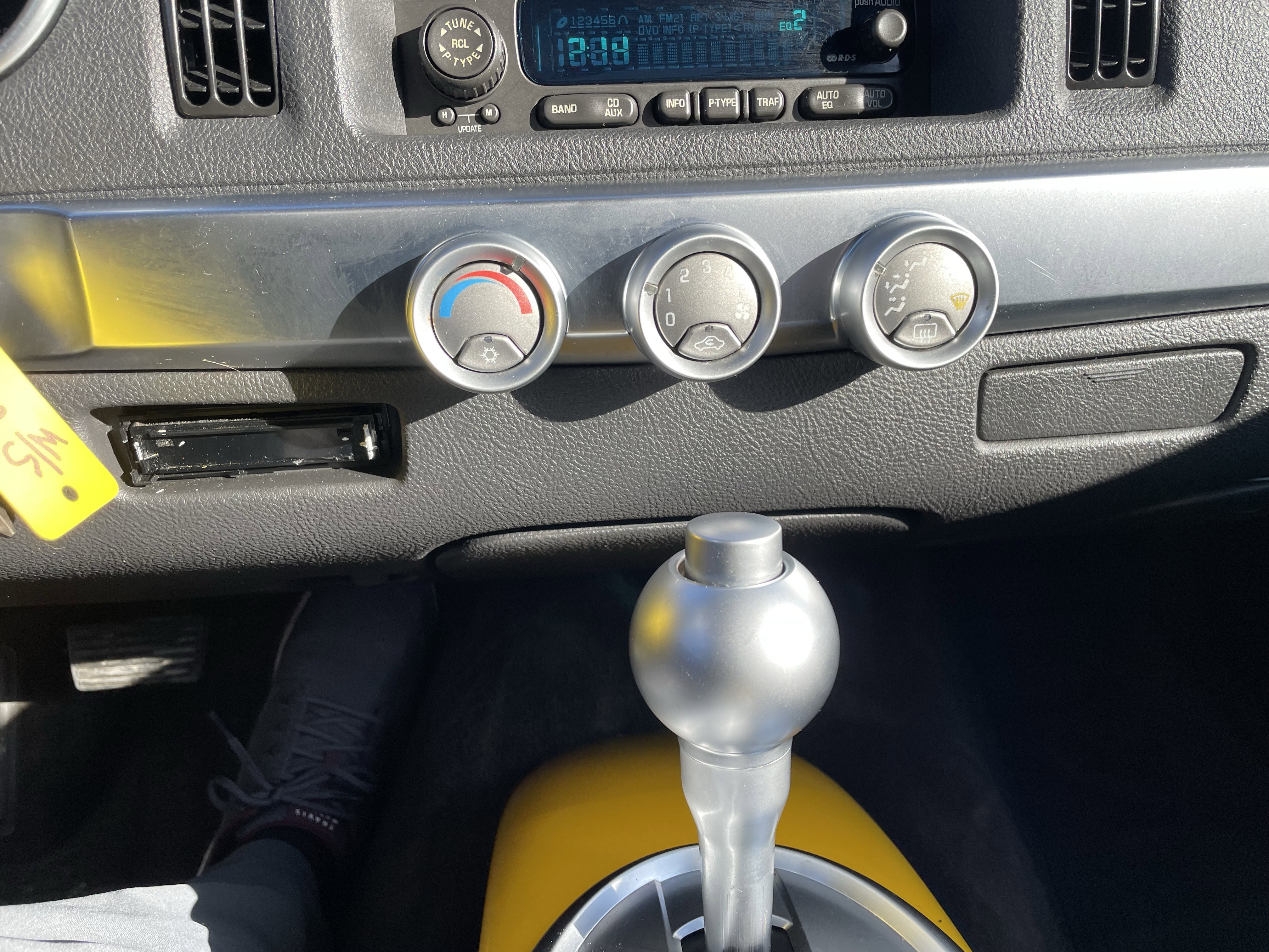 Used 2003 Chevrolet SSR w/ Preferred Equipment Group RWD image 19