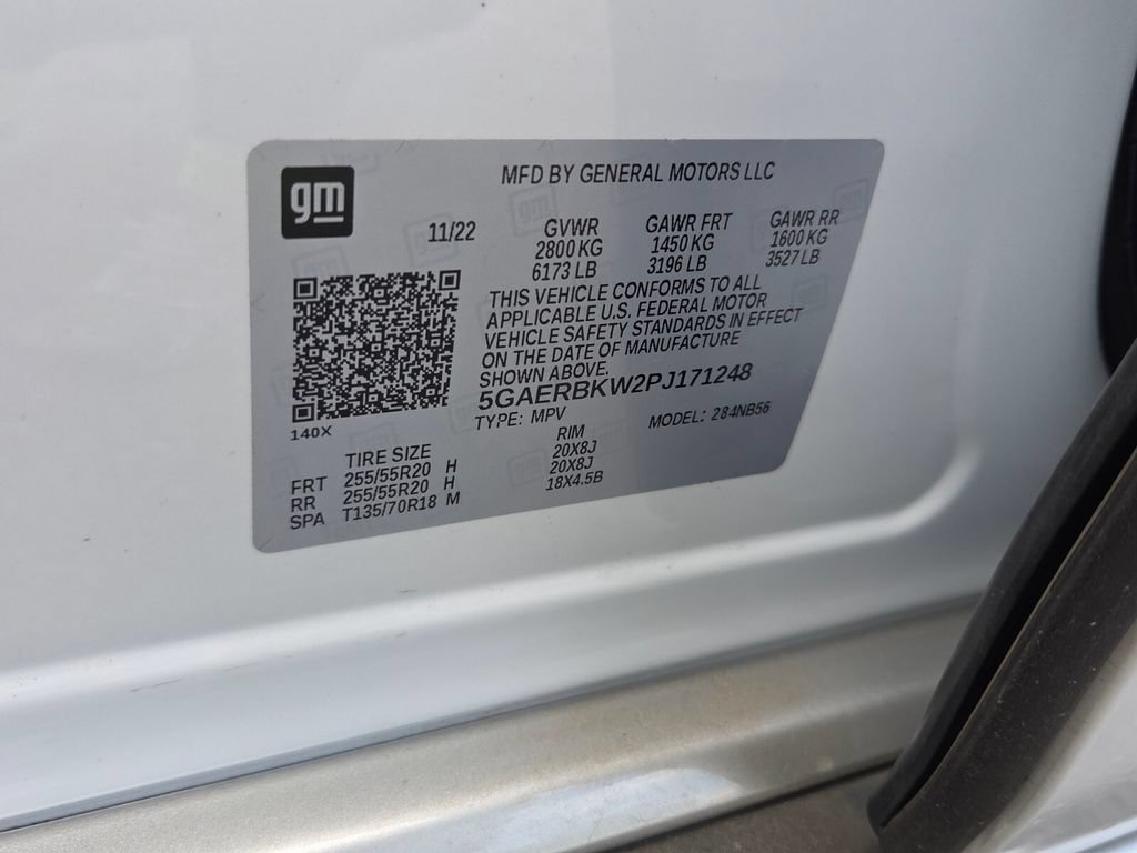 Used 2023 Buick Enclave Essence w/ Experience Buick Package FWD image 4