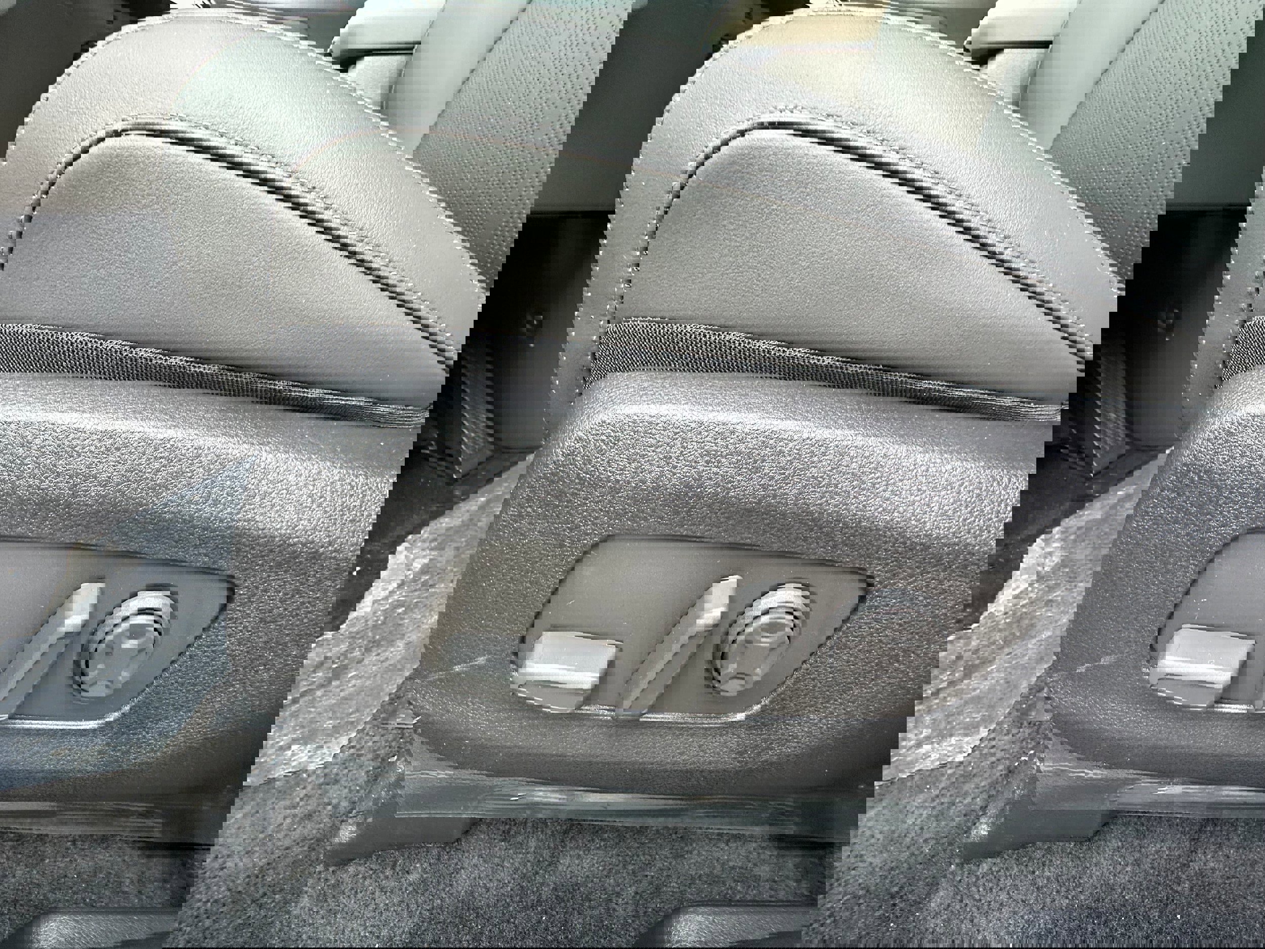 New 2026 Kia Carnival EX image 33