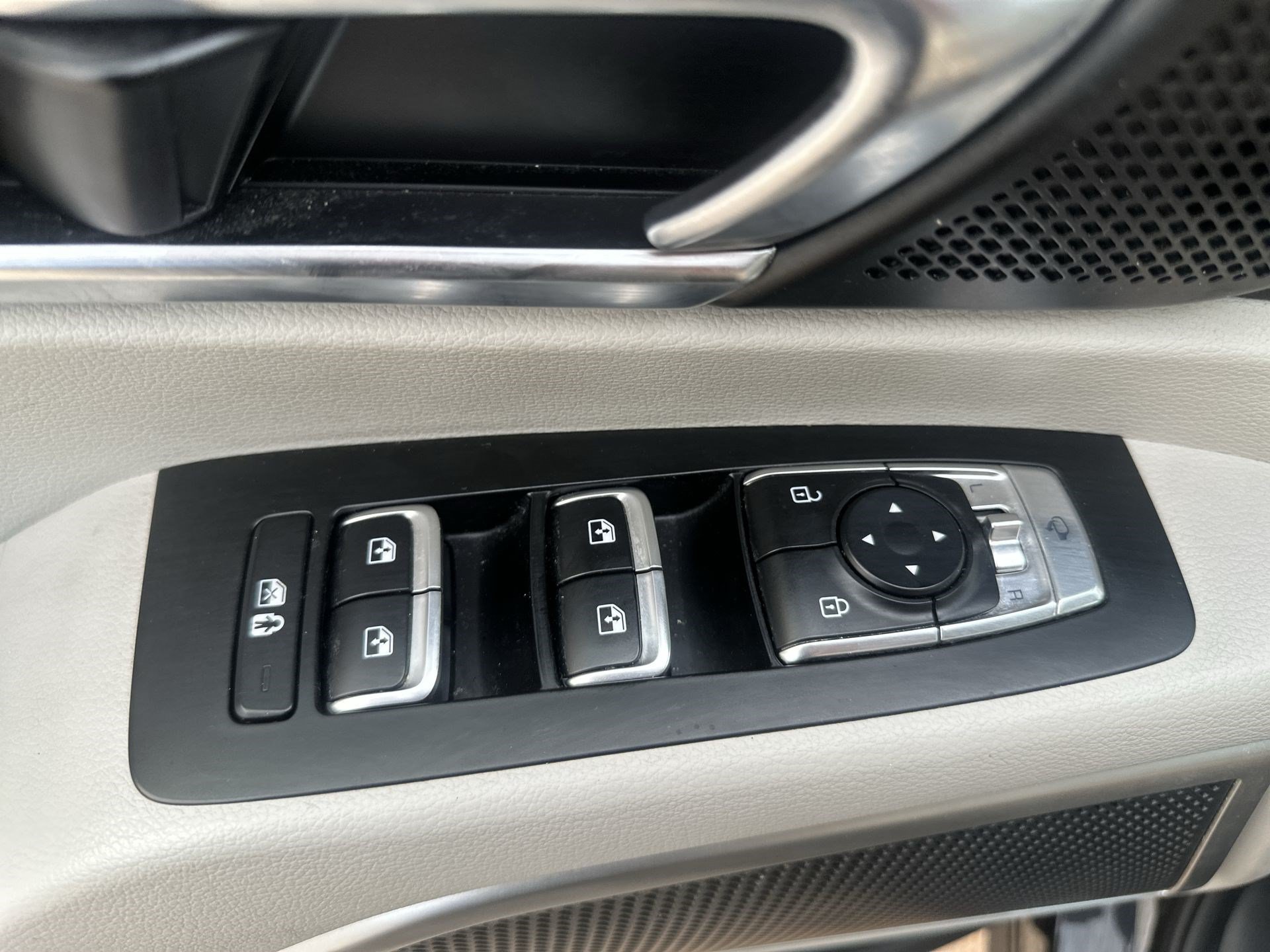 Certified 2022 Kia Telluride EX w/ EX Premium Package FWD image 15