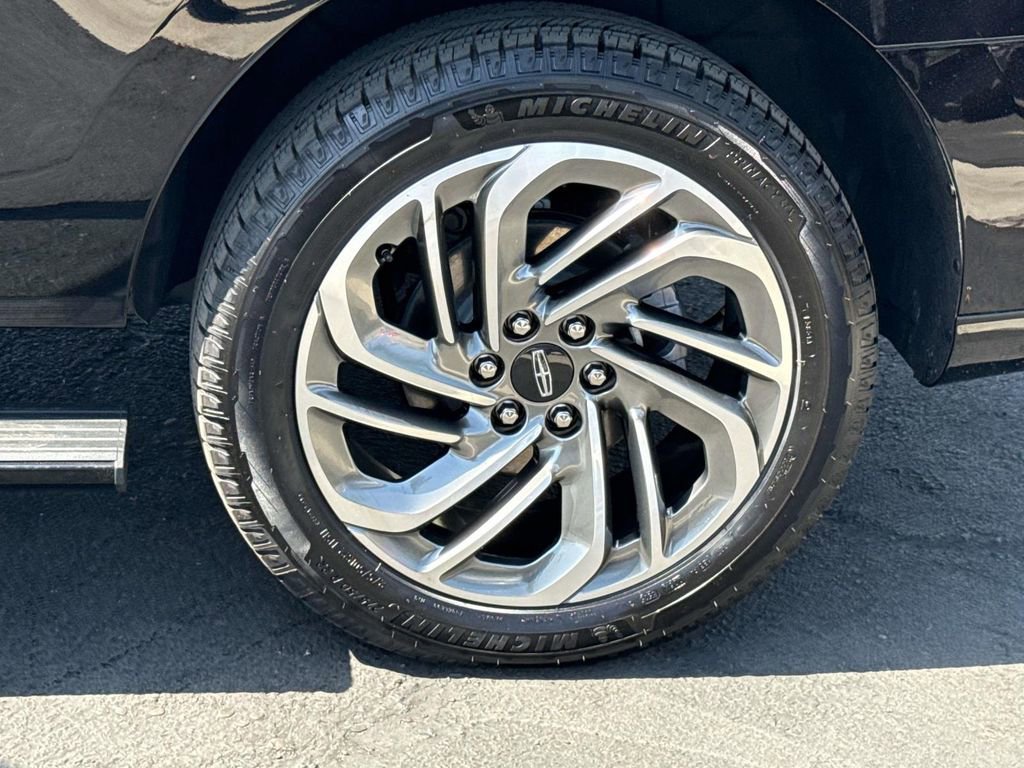 Used 2025 Lincoln Navigator Reserve w/ Jet Appearance Package image 34