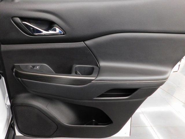 Used 2023 GMC Acadia SLT image 25