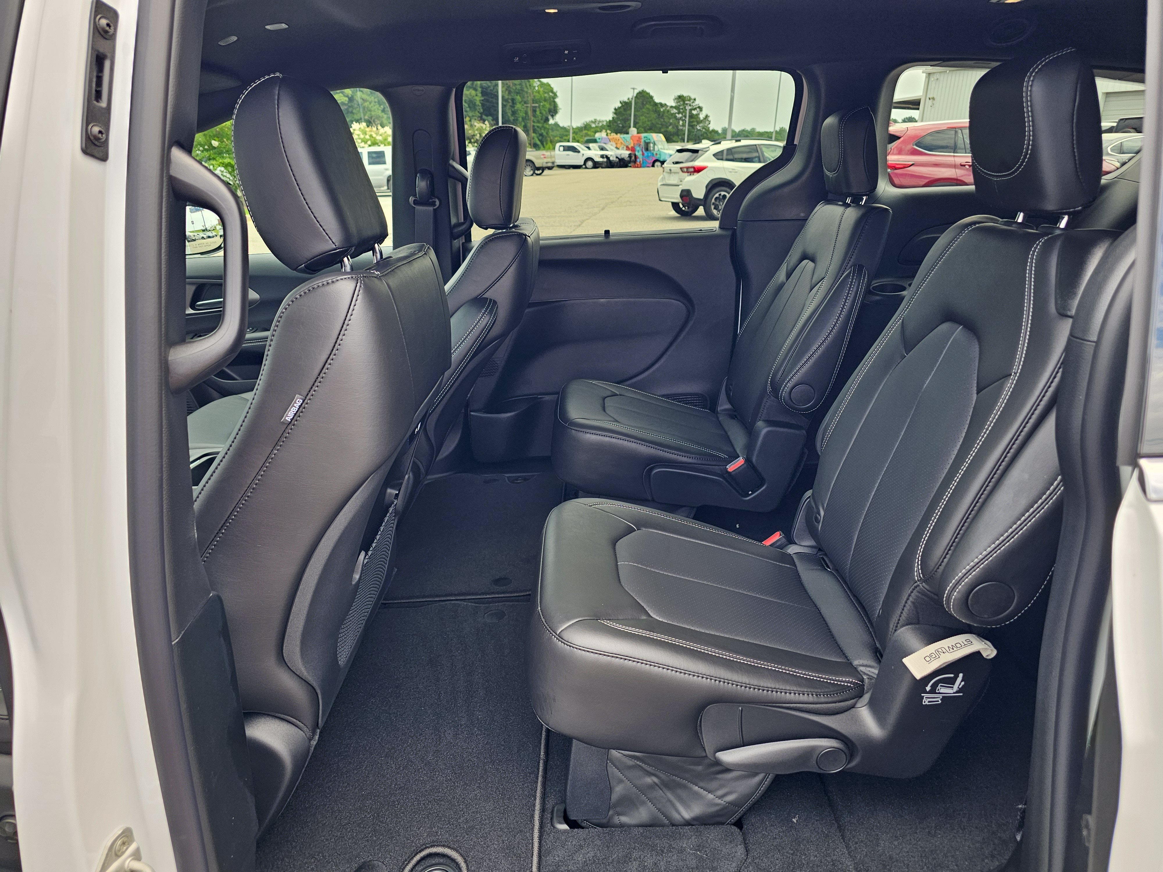 New 2027 Chrysler Pacifica Select FWD image 30