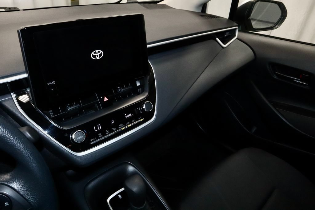 Used 2025 Toyota Corolla LE FWD image 29