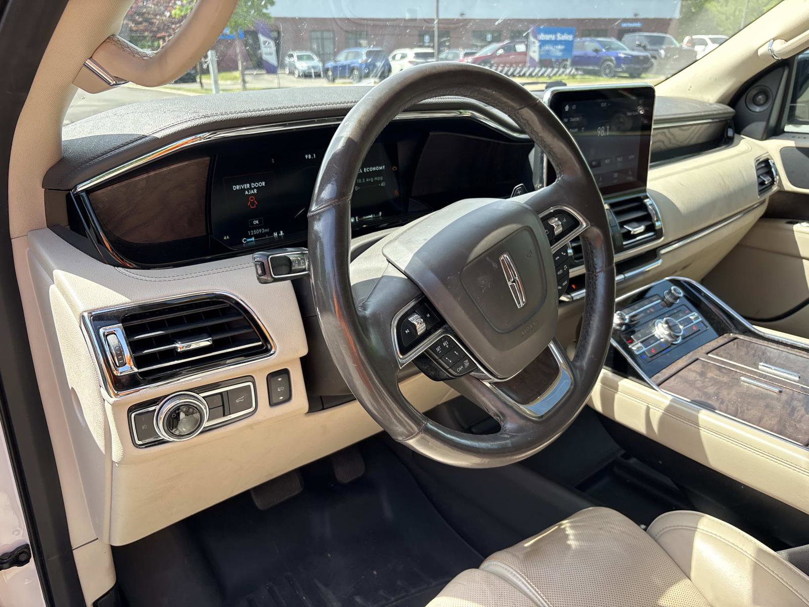 Used 2019 Lincoln Navigator Select w/ Technology Package AWD/4WD image 16