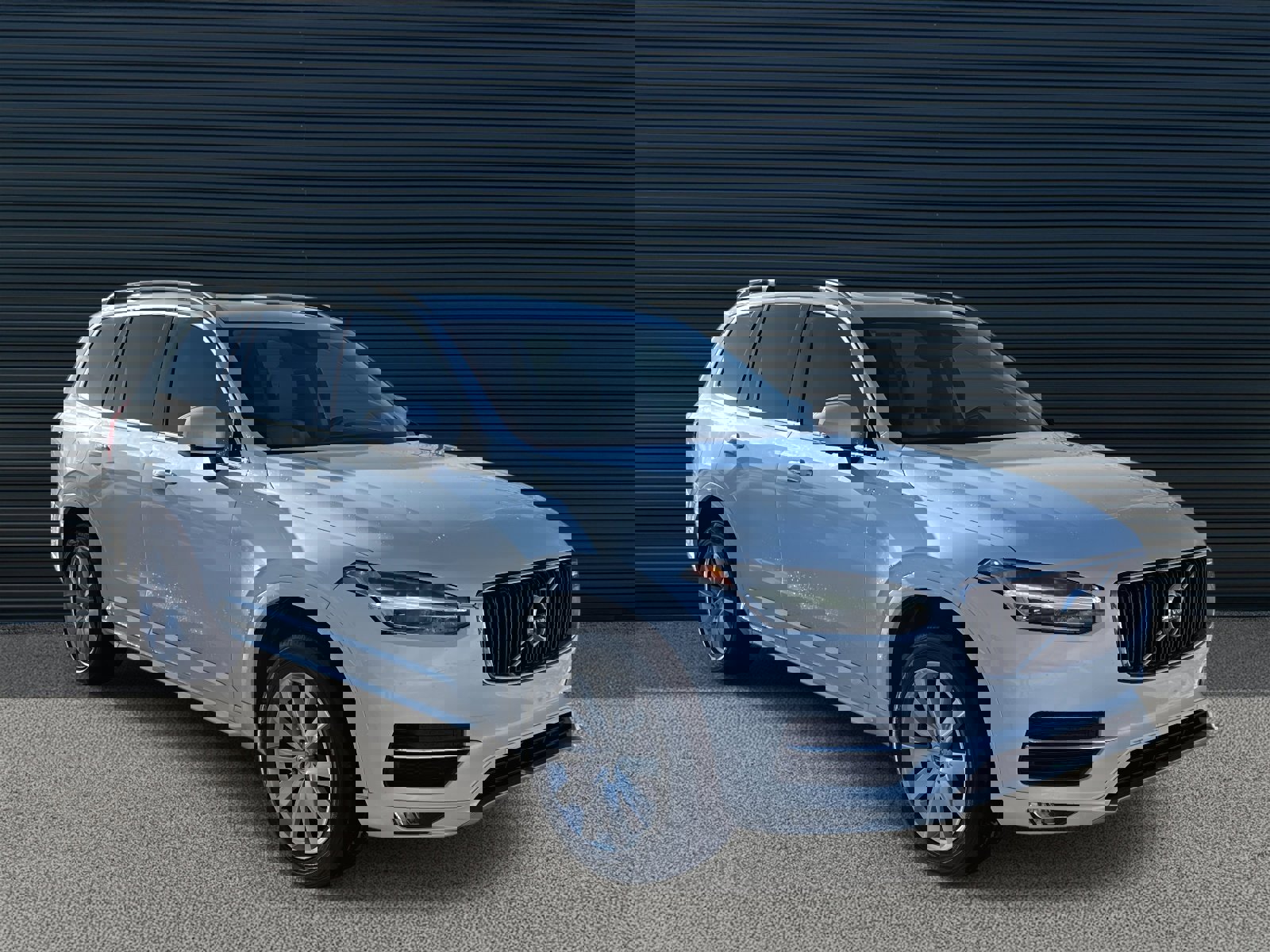 Used 2017 Volvo XC90 T6 Momentum w/ Vision Package image 3