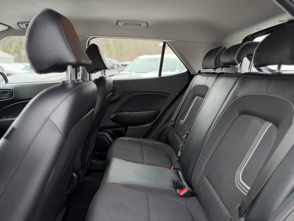 Used 2024 Hyundai Venue Limited image 6