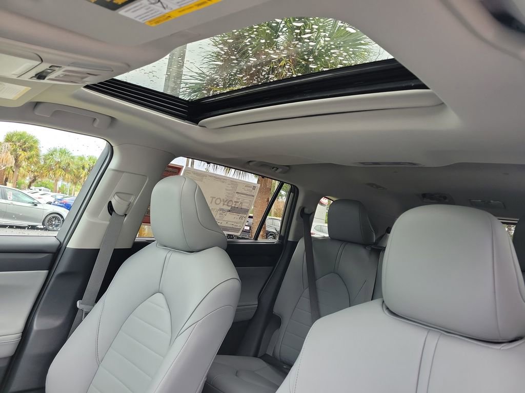 New 2026 Toyota Highlander XLE image 19