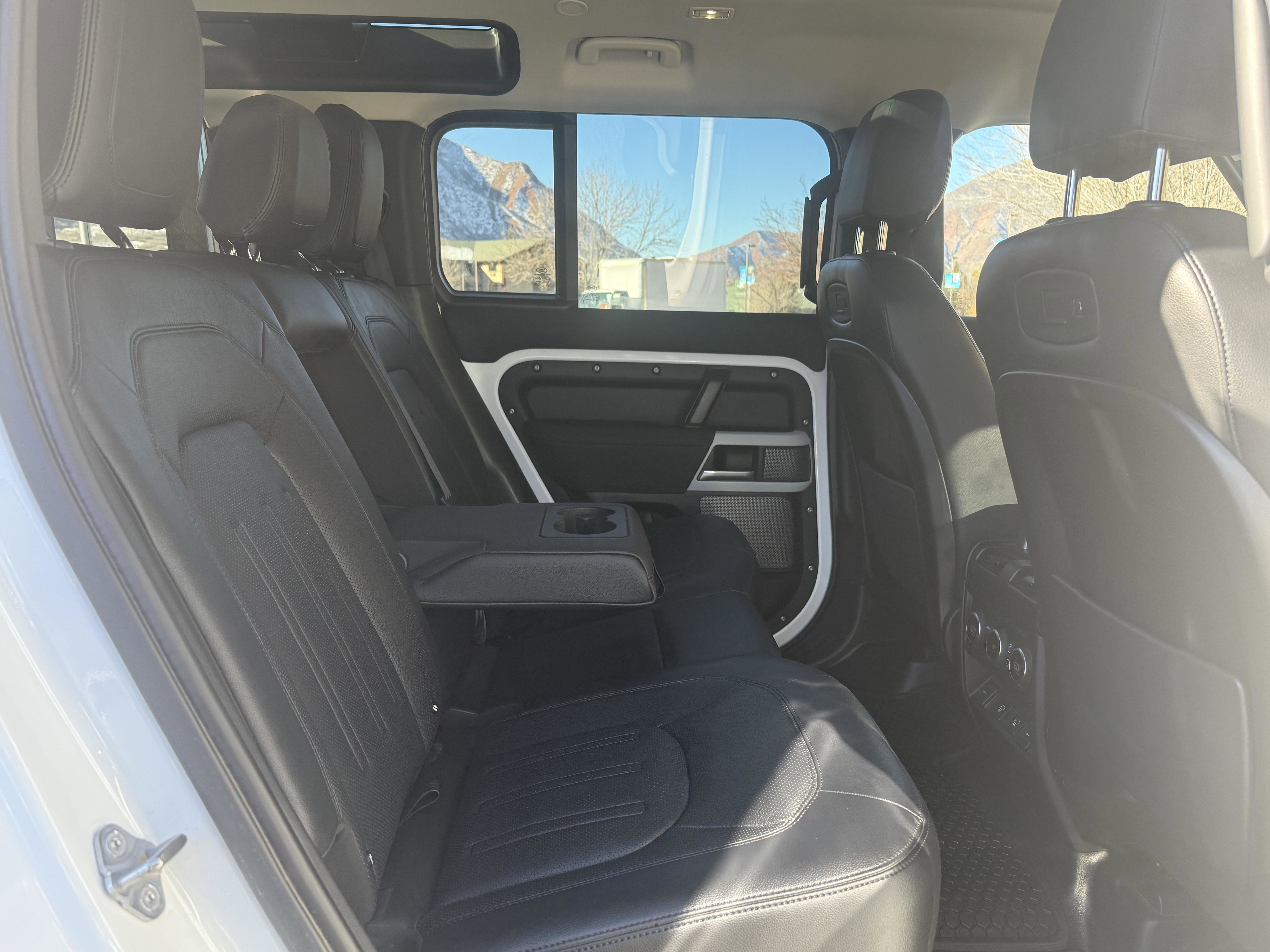 Certified 2022 Land Rover Defender 110 SE image 38