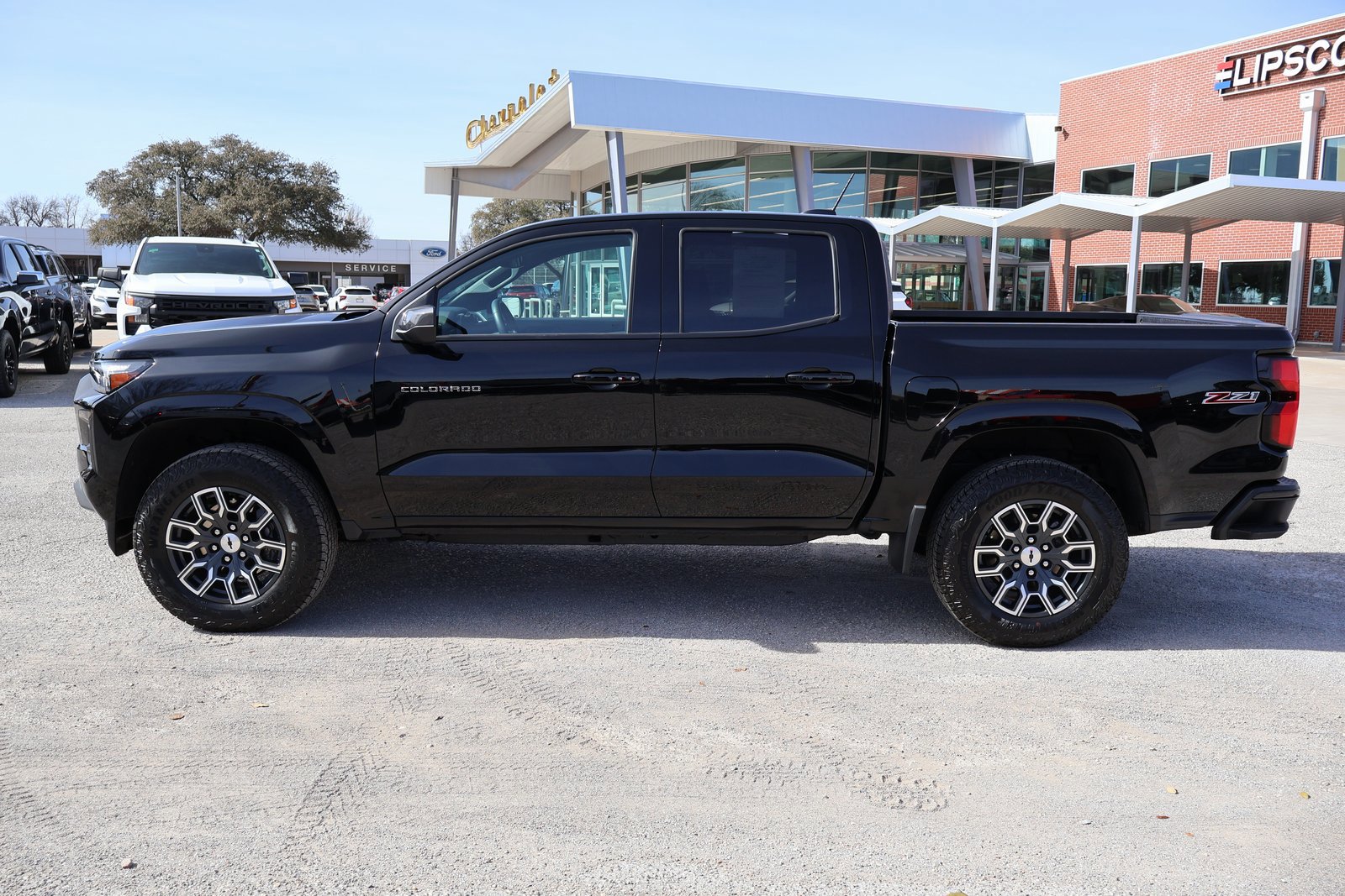 Used 2025 Chevrolet Colorado Z71 AWD/4WD image 2
