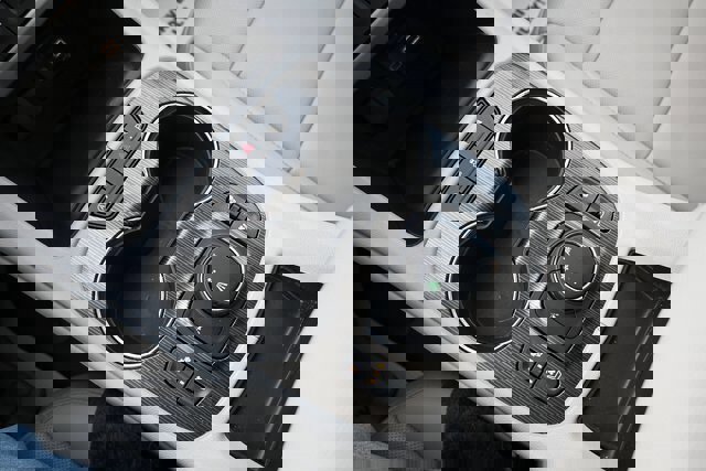 Used 2021 GMC Acadia SLT w/ Technology Package image 30