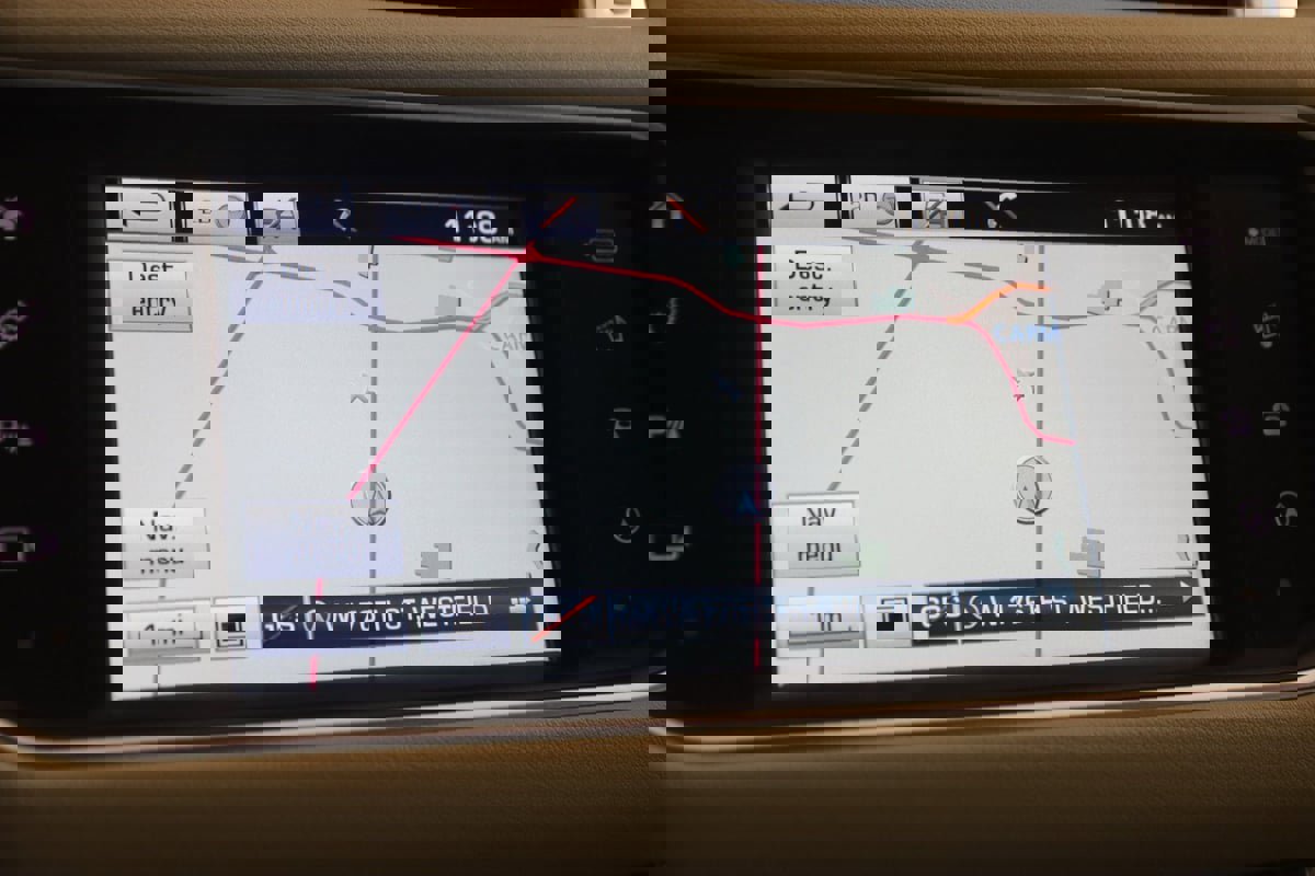 Used 2016 Land Rover Range Rover Sport SE image 9