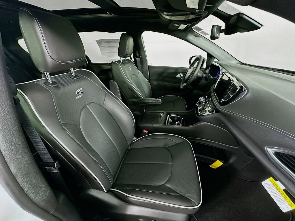 New 2026 Chrysler Pacifica Limited w/ S Appearance Package image 35